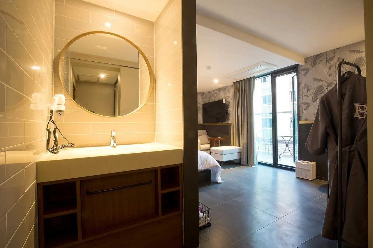 Brown-Dot Hotel Choeup Puszan