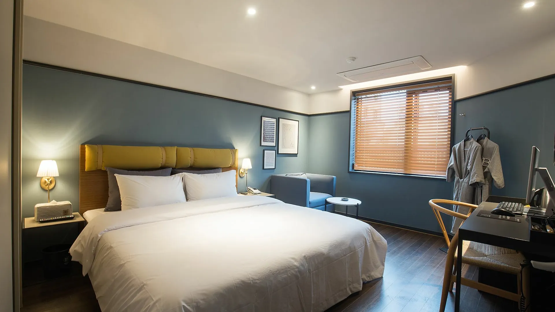 Brown-Dot Hotel Choeup Puszan